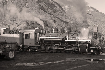 Engine 473 in the train yard.