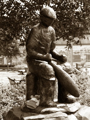 Statue comemmorating Japanese fishermen