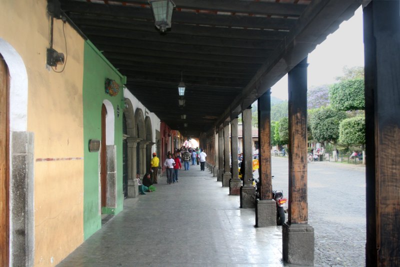 This is another passageway that goes along the merchant stores on the west side of Parque Central.