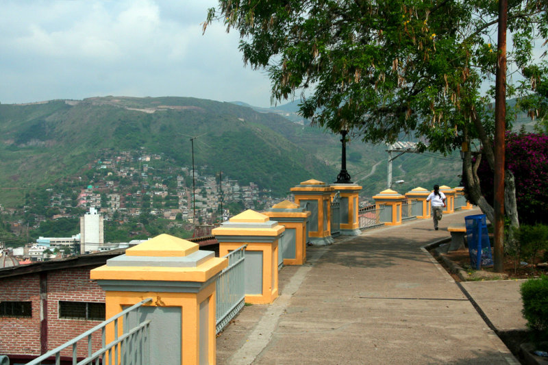 Parque La Leona is a very pleasant park with nice views and walking paths.