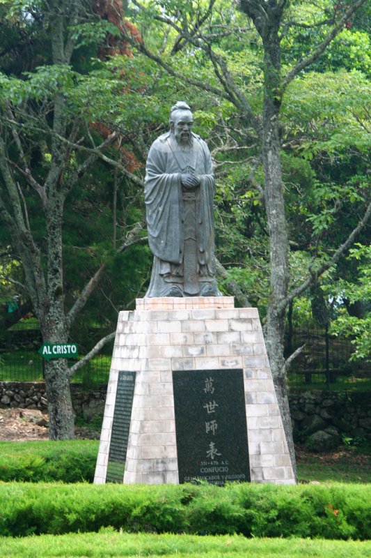 The statue of Confucius was a gift of Taiwan which has been a big benefactor of Honduras.