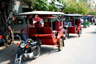 Close-up of the motorcycle rickshaws.