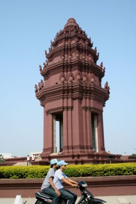 Independence Monument to commemorate Cambodia's independence from French colonialism.