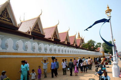 Wall adjoining the Royal Palace in Phnom Penh.