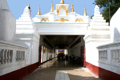 The Shwezigone Pagoda was started by King Anawrahta in 1060 AD and completed by his son King Kyansittha.
