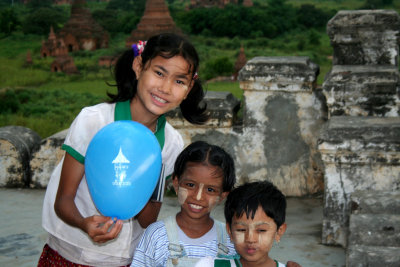 At the top of the pagoda, the 2 little girls were joined by an older friend.