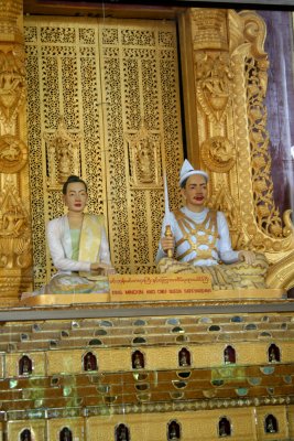 Statues (protected by plexiglass) of King Mindon and Queen Satkyardavi.