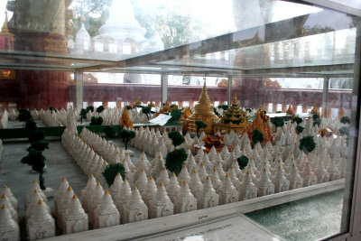 Model under plexiglass of the layout of Kuthodaw Pagoda.