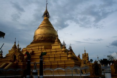 The main stupa of Kuthodaw Pagoda.