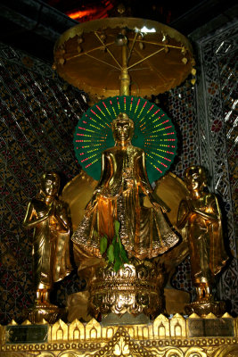 Closeup of the statue and electric halo.