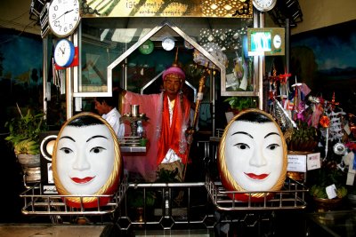 These two oval heads are in front of the colorful statue.