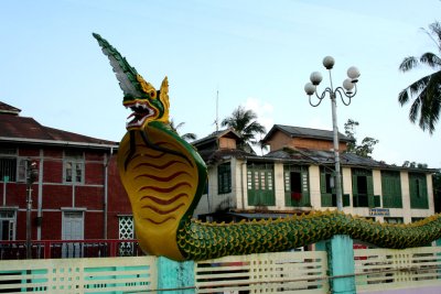 Dragon sculpture at the Botahtaung Pagoda.