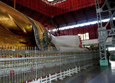 Side view facing the Chauk Htat Gyi Reclining Buddha's feet.