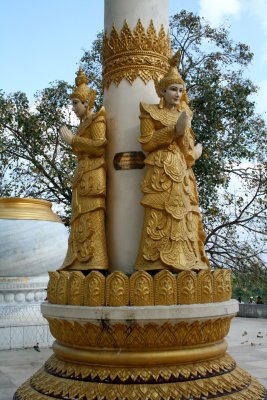 Nice architectural details around the pagoda.