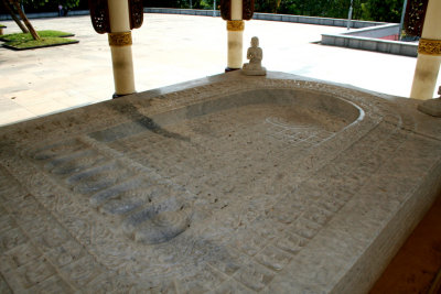 This represents a footprint of Buddha.  Notice the distinguishing markings on them.