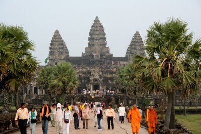 I am getting closer to the temple.  There was a lot of tourist traffic.