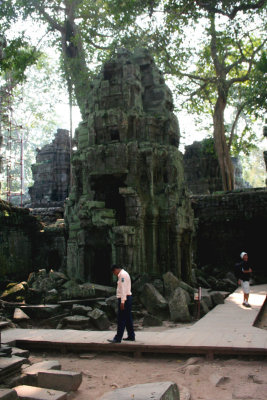 Another Bayon-style tower among the ruins.