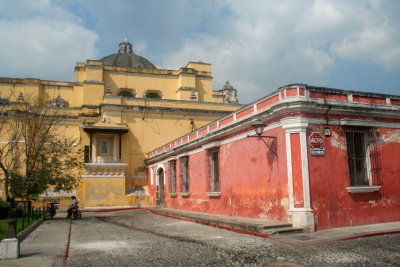 Side view of the Iglesia y Convento de Nuestra Seora de La Merced, Antiguas most striking colonial church.
