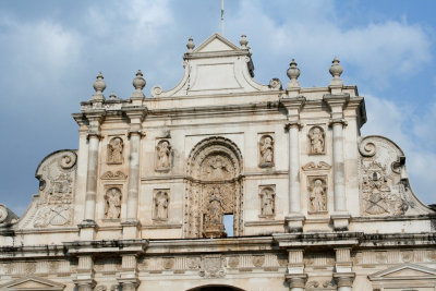 Details of the upper faade of the cathedral.