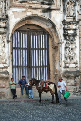 Some Guatemalan people and this horse were in front of Santa Clara.