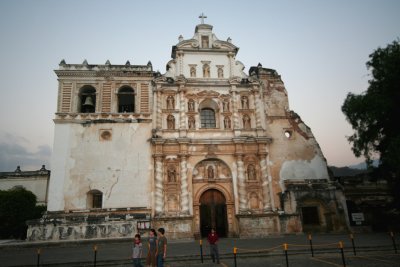 The original structure is from 1579. The church remains, but the adjacent convent was destroyed in the earthquake of 1773.