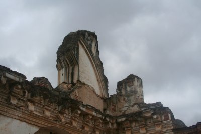 Later, it was restored, but in 1976, the famous arch that was still standing fell.