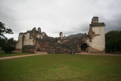 An even bigger ruin is the Iglesia y Convento de la Recoleccin (the church and monastery of la Recoleccin).