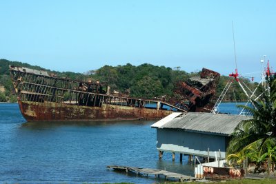 This is the second shipwreck that I saw off the coast of Roatn.