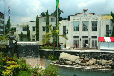 View of the waterfall, the statue, and the Municipal Palace.
