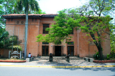 The museum was founded in 1994 by the Center of pre-Columbian and Historic Studies of Honduras.