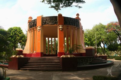 War monument in the Park of Heros.