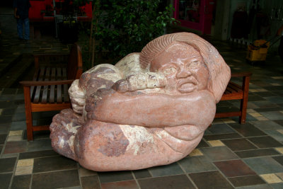 Another pre-Columbian-looking sculpture at the shopping center.