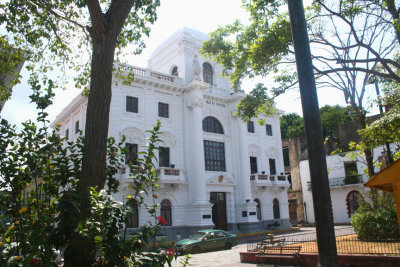 Presidencia de la República building in Plazas de la Independencia.