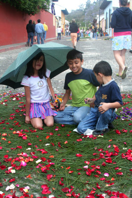 Carpets (alfombras) are also made with flower petals and pine needles such as the one that these children were sitting on.