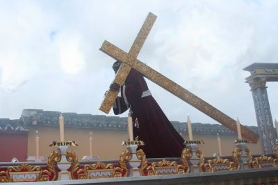 Close-up of Christ carrying the cross.