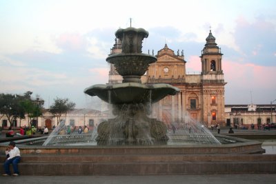 The original fountain was installed in 1789.  The current fountain was designed by the sculptor Rudolpho Galeotti Torres.