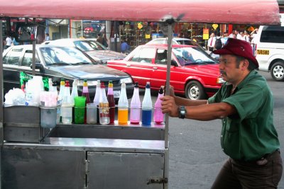 From Parque Central, I walked down Avenida 2 and passed this street vendor selling colorful beverages.