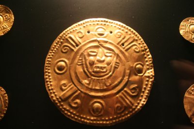 A beautiful golden artifact on display in a separate Sala de Oro at the Museo Nacional.