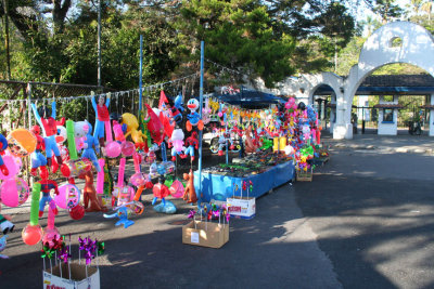 Balloon and souvenir stand outside of the Fundazoo.