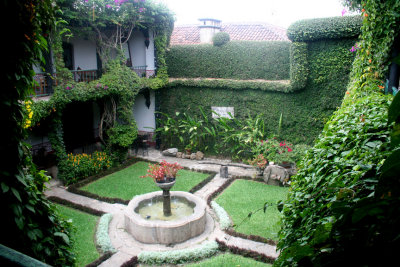 Courtyard and fountain at La Posada de Ron Rodrigo Hotel.