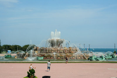 Fountain located in the southeast corner of Grant Park.