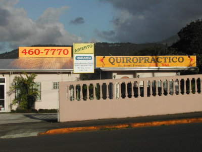 Too Much Signage - Quiropractico