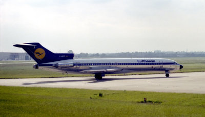 birmingham airport circa 1987 Lufthansa 727.jpg