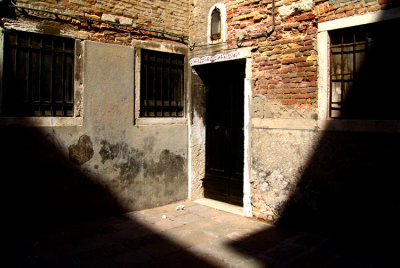 venezia-shadows.jpg