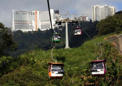 3 1/2 Kilometer Cable Car to 6000 foot elevation and  6000 room hotel and entertainment center Gentring Highlands