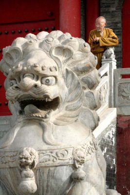 Lion at  the gate Xiangji Temple