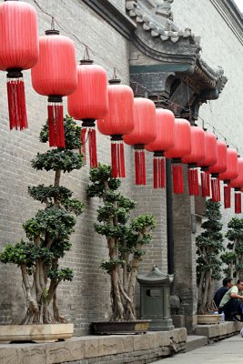 Red lanterens - Main passage