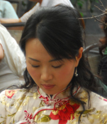 Chengdu - Another musician playing the ›œ‘C (Guzheng) . Why are they all so beautiful?