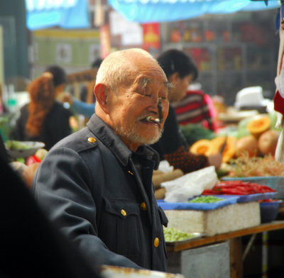 Chengdu haggling at the neighbourhood market