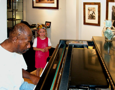 New Orleans Gallery Pianist